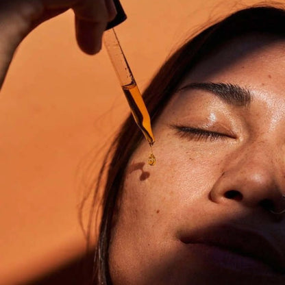 سيروم 5 في 1 لتفتيح البشرة والتخلص من التجاعيد، التصبغات و البقع الداكنة